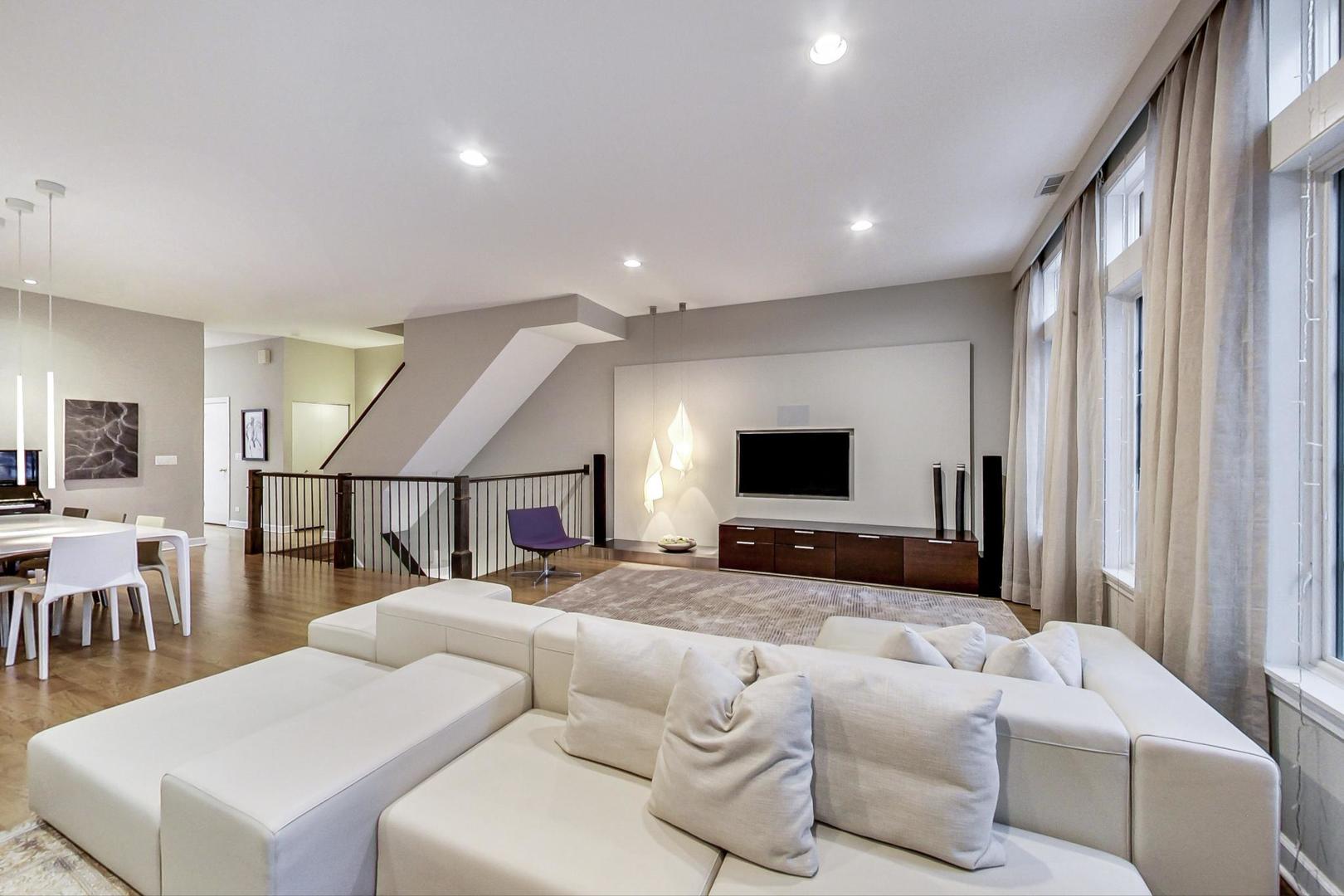 357 W Superior Street Unit: AB