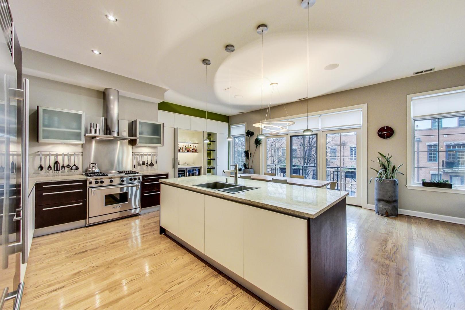 357 W Superior Street Unit: AB