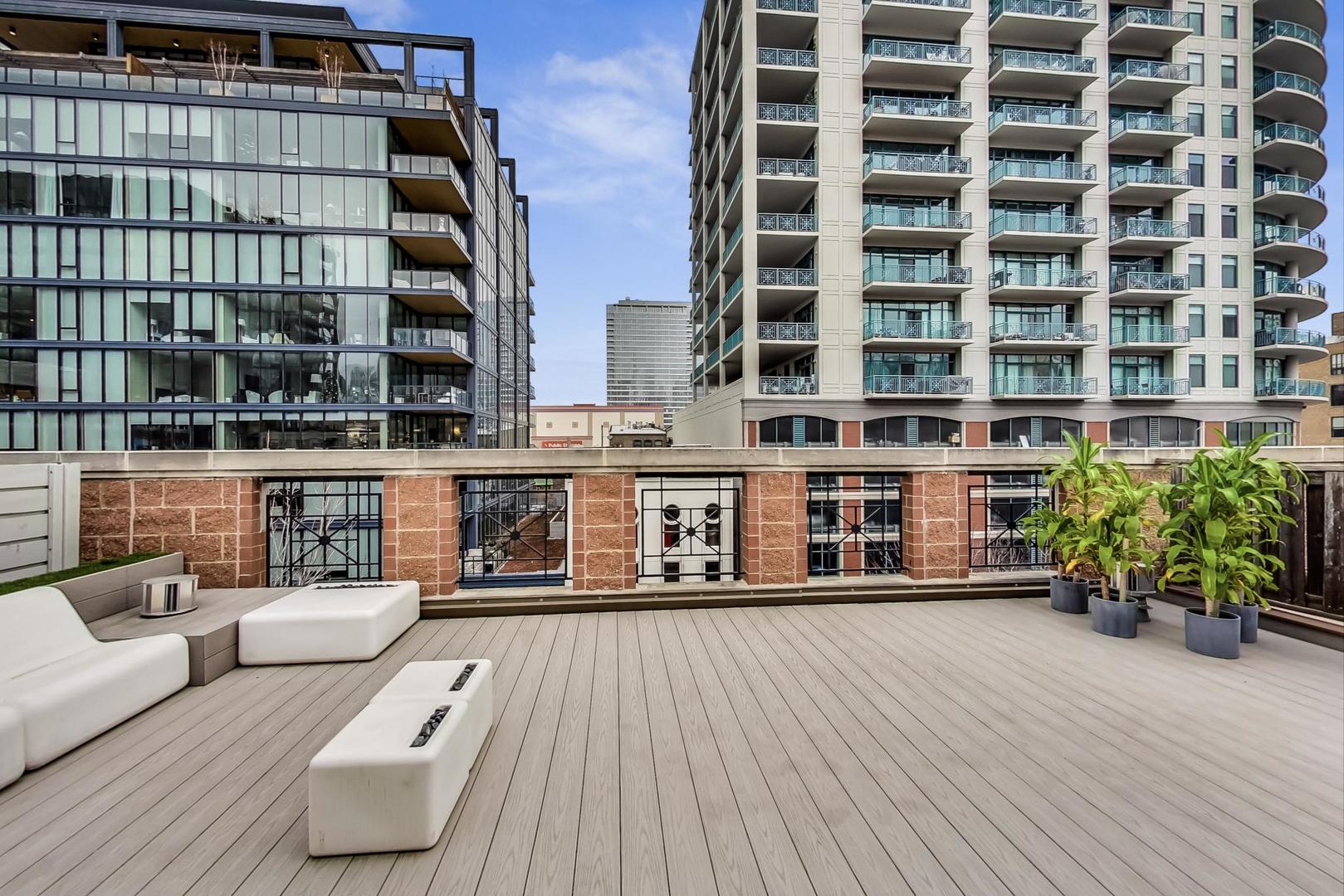 357 W Superior Street Unit: AB