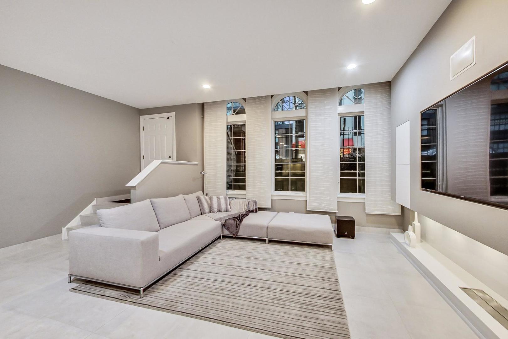 357 W Superior Street Unit: AB