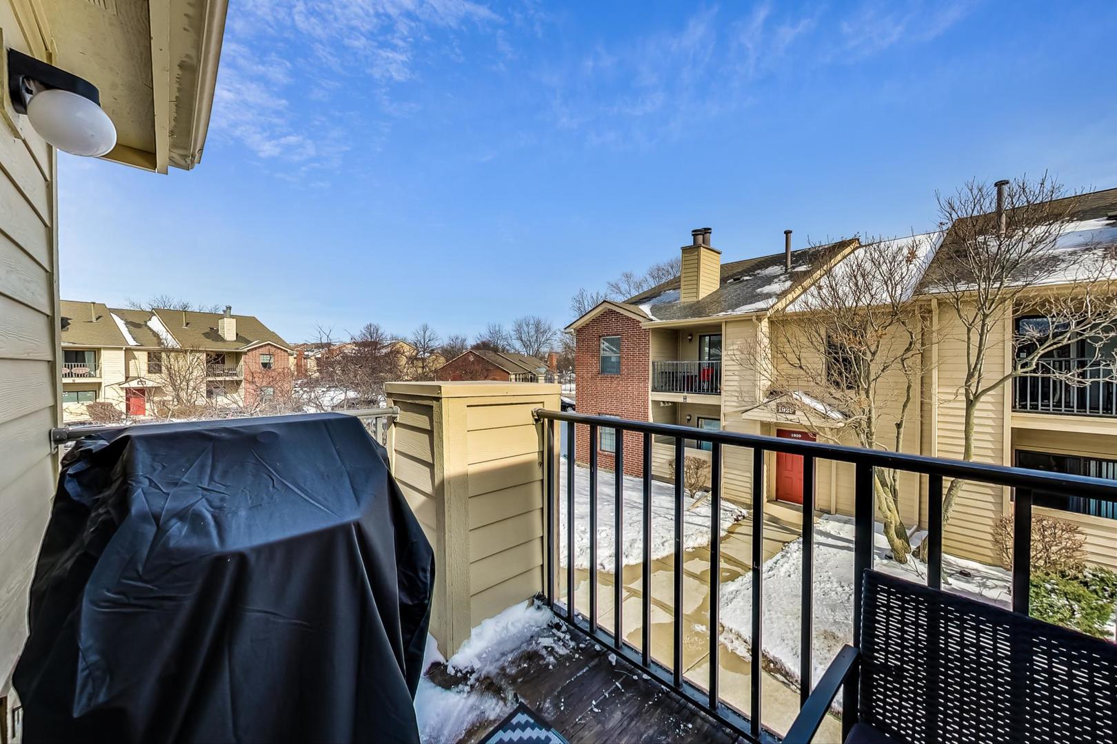 1941 N Hicks Road Unit: 201