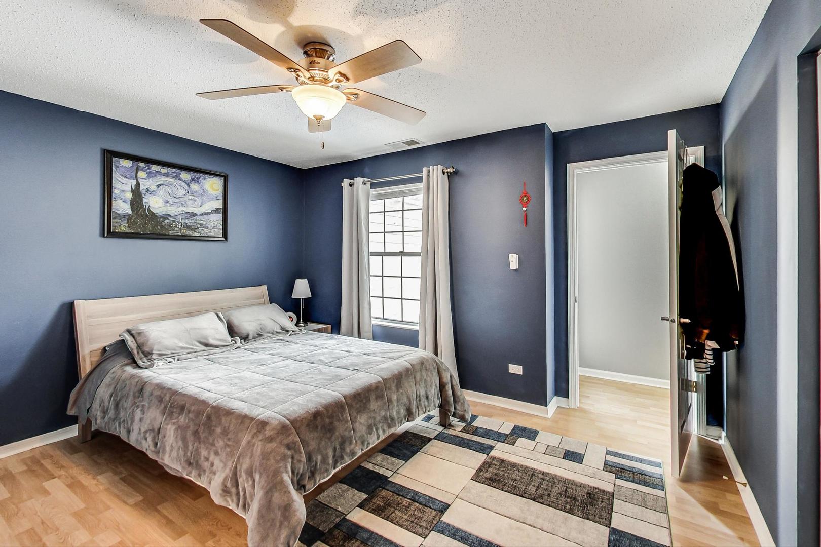 1941 N Hicks Road Unit: 201