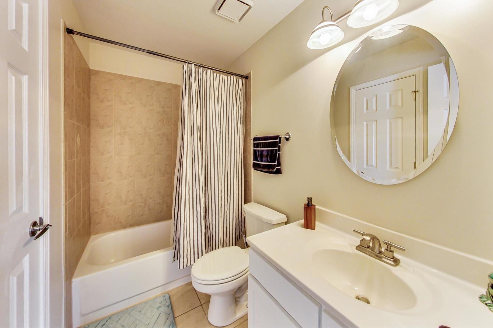 1941 N Hicks Road Unit: 201