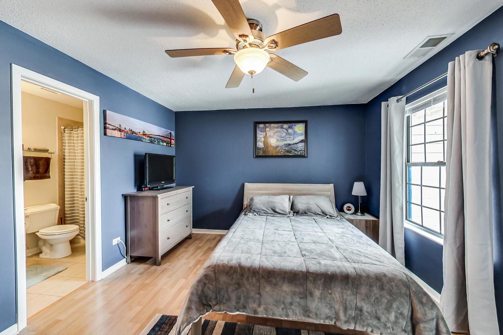 1941 N Hicks Road Unit: 201
