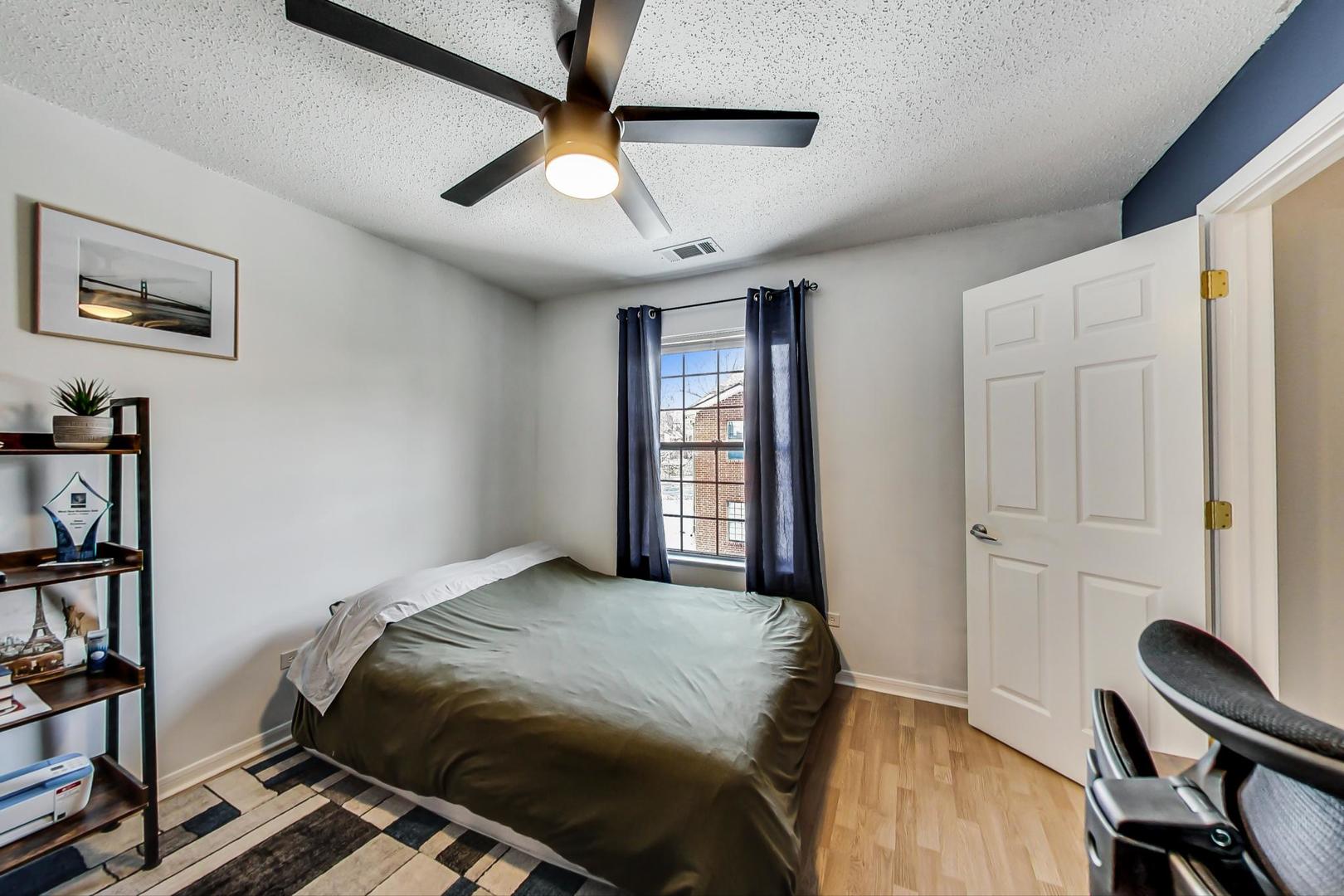 1941 N Hicks Road Unit: 201