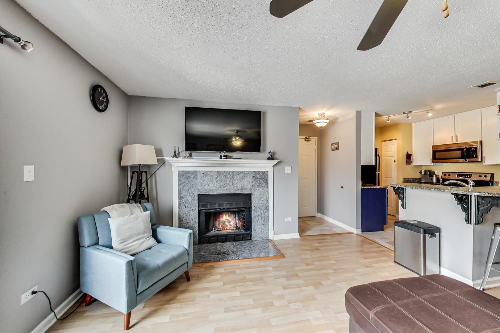 1941 N Hicks Road Unit: 201
