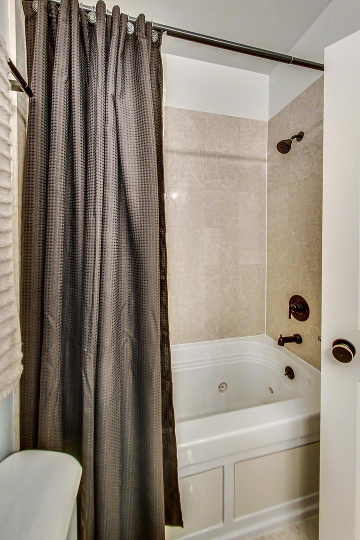 1317 N Wicker Park Avenue Unit: 2F
