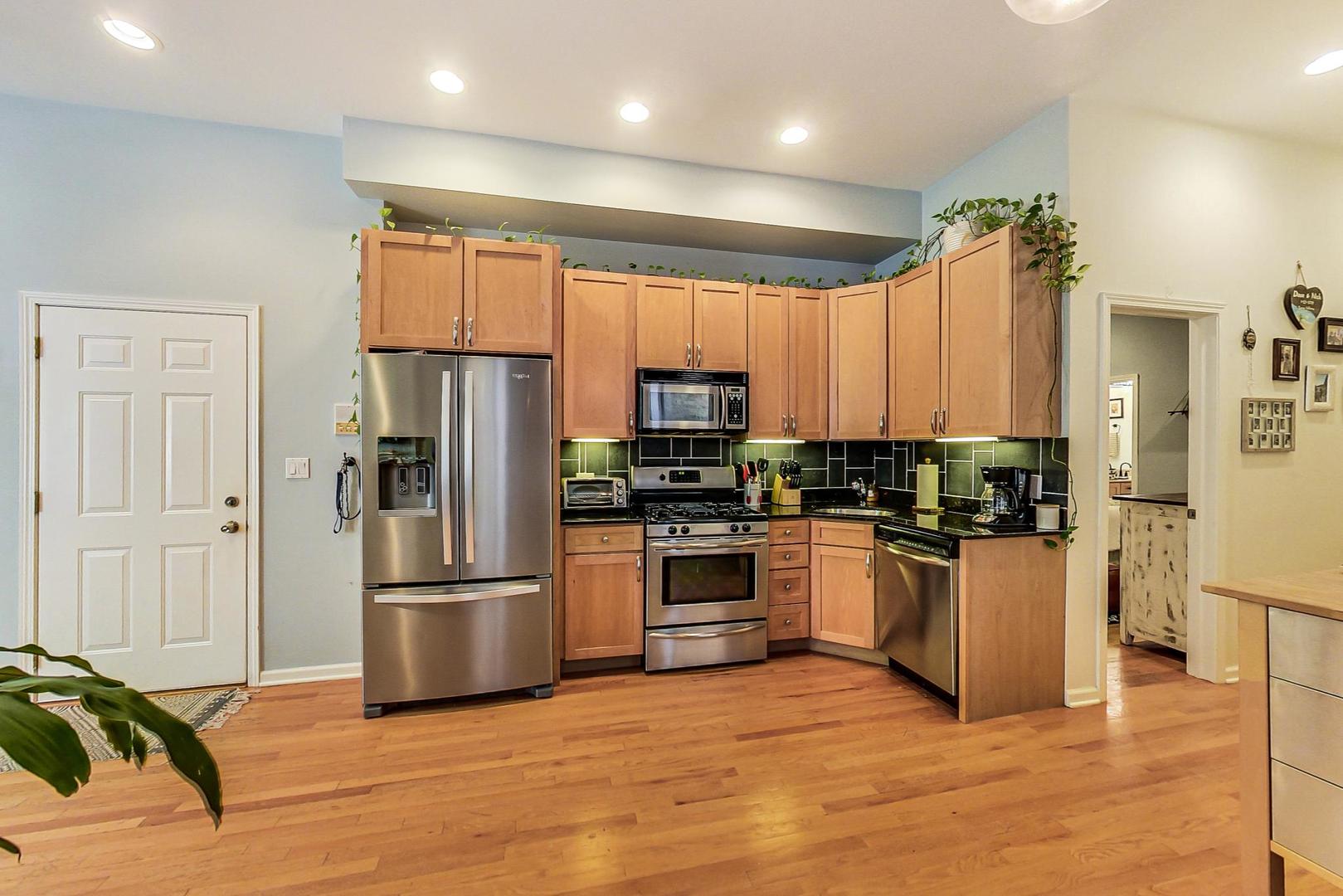 1317 N Wicker Park Avenue Unit: 2F