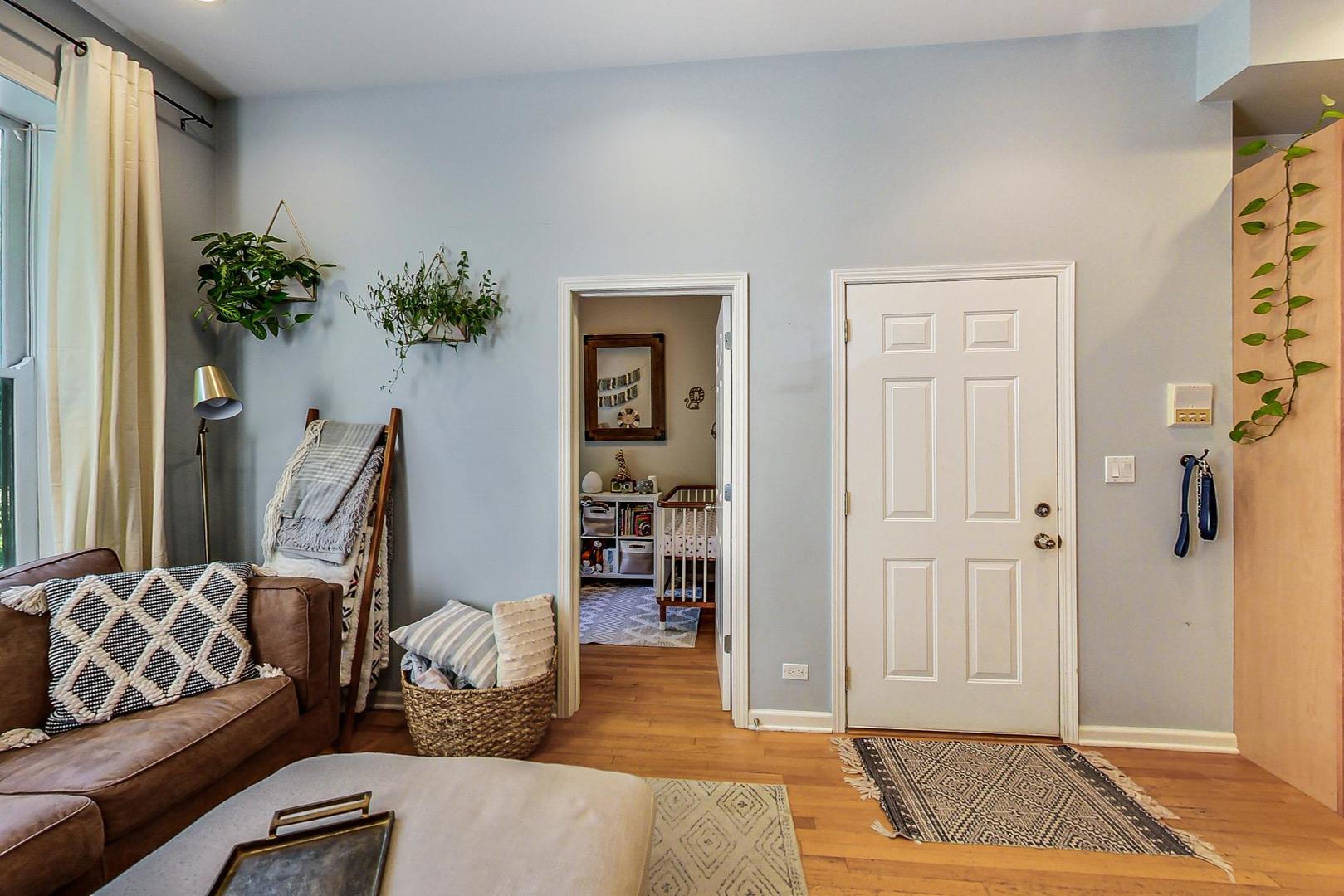1317 N Wicker Park Avenue Unit: 2F