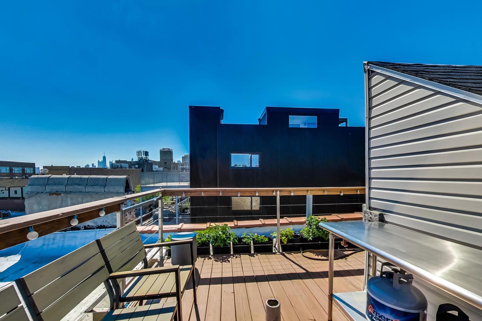 1317 N Wicker Park Avenue Unit: 2F