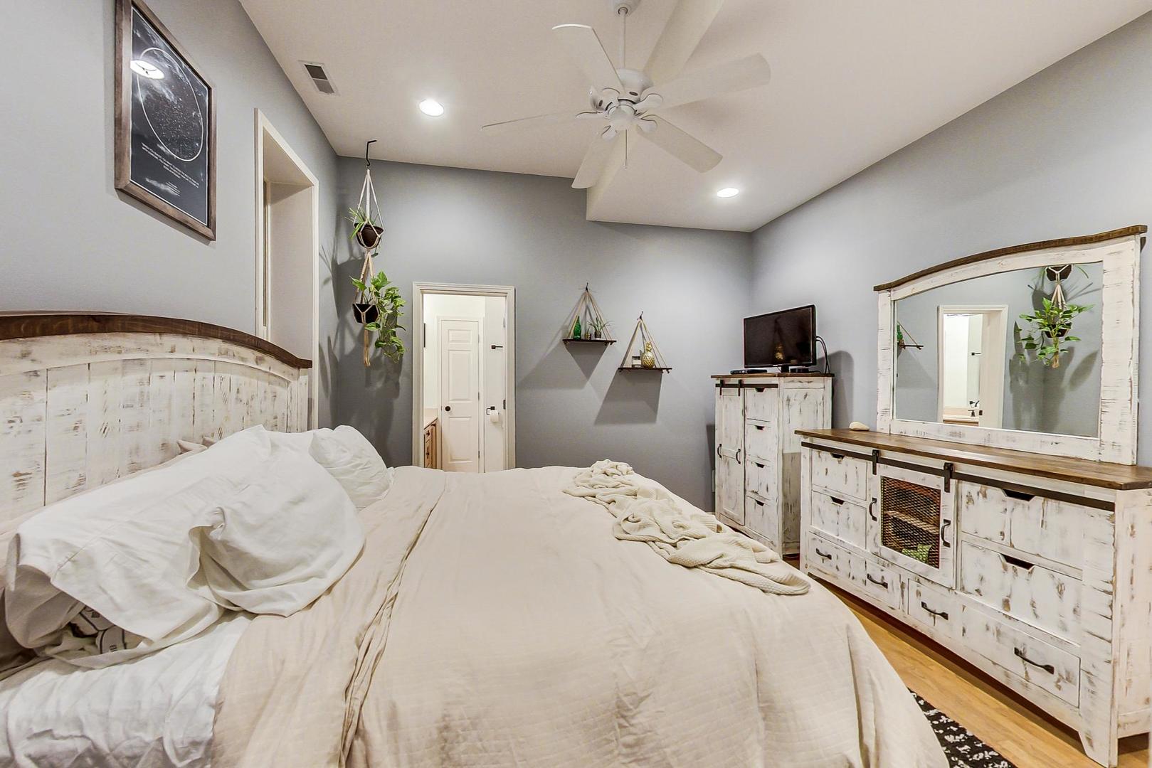 1317 N Wicker Park Avenue Unit: 2F