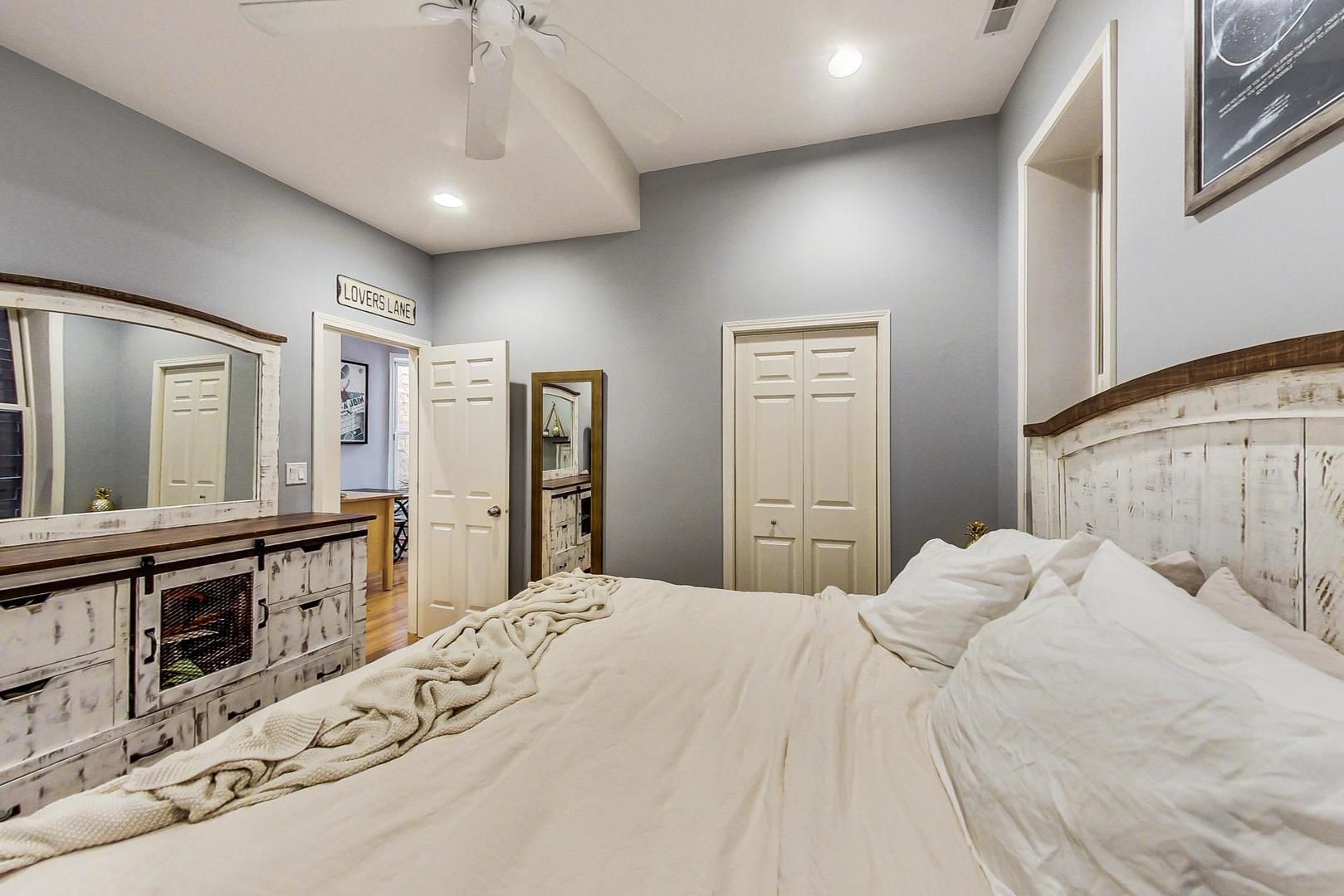 1317 N Wicker Park Avenue Unit: 2F