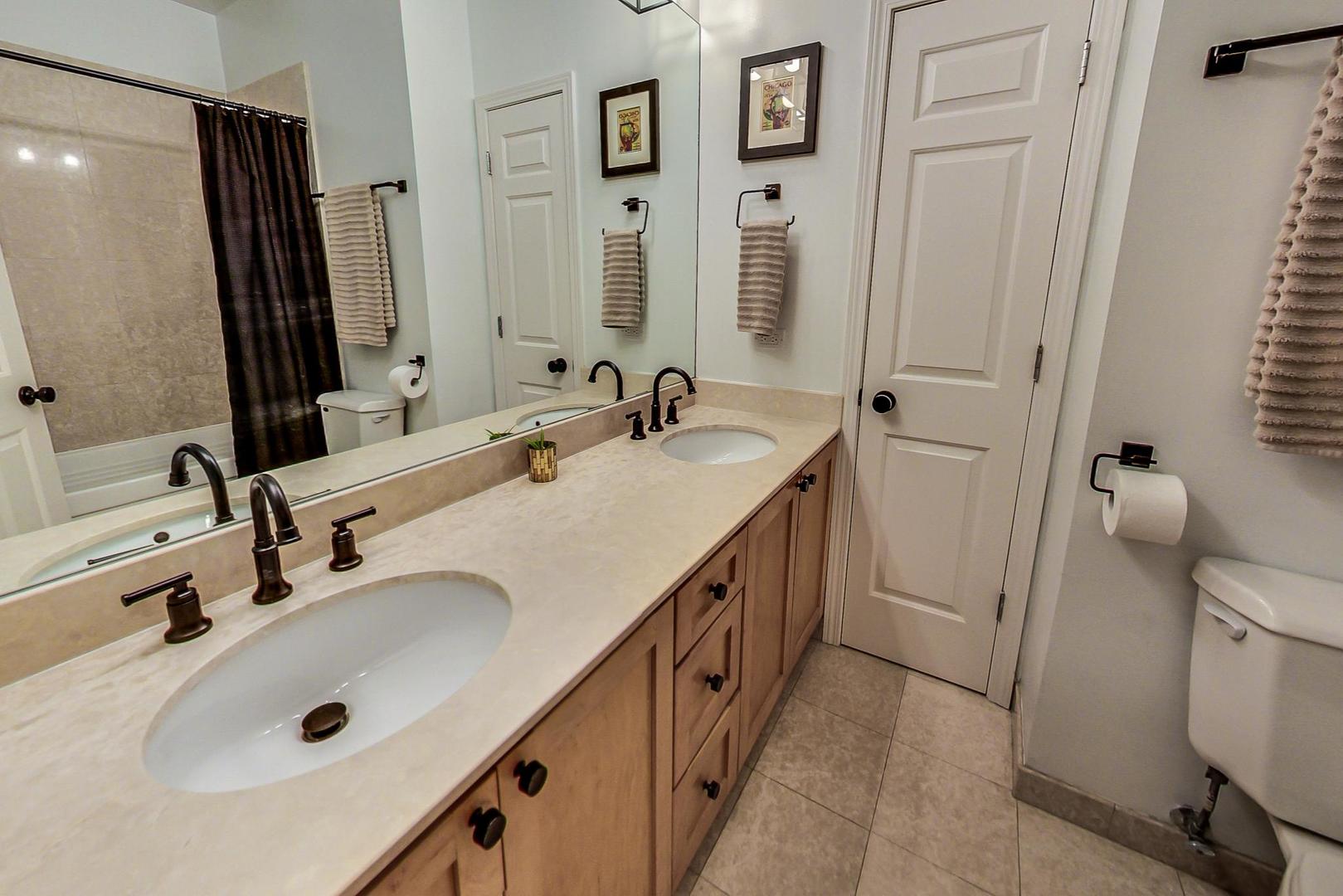 1317 N Wicker Park Avenue Unit: 2F