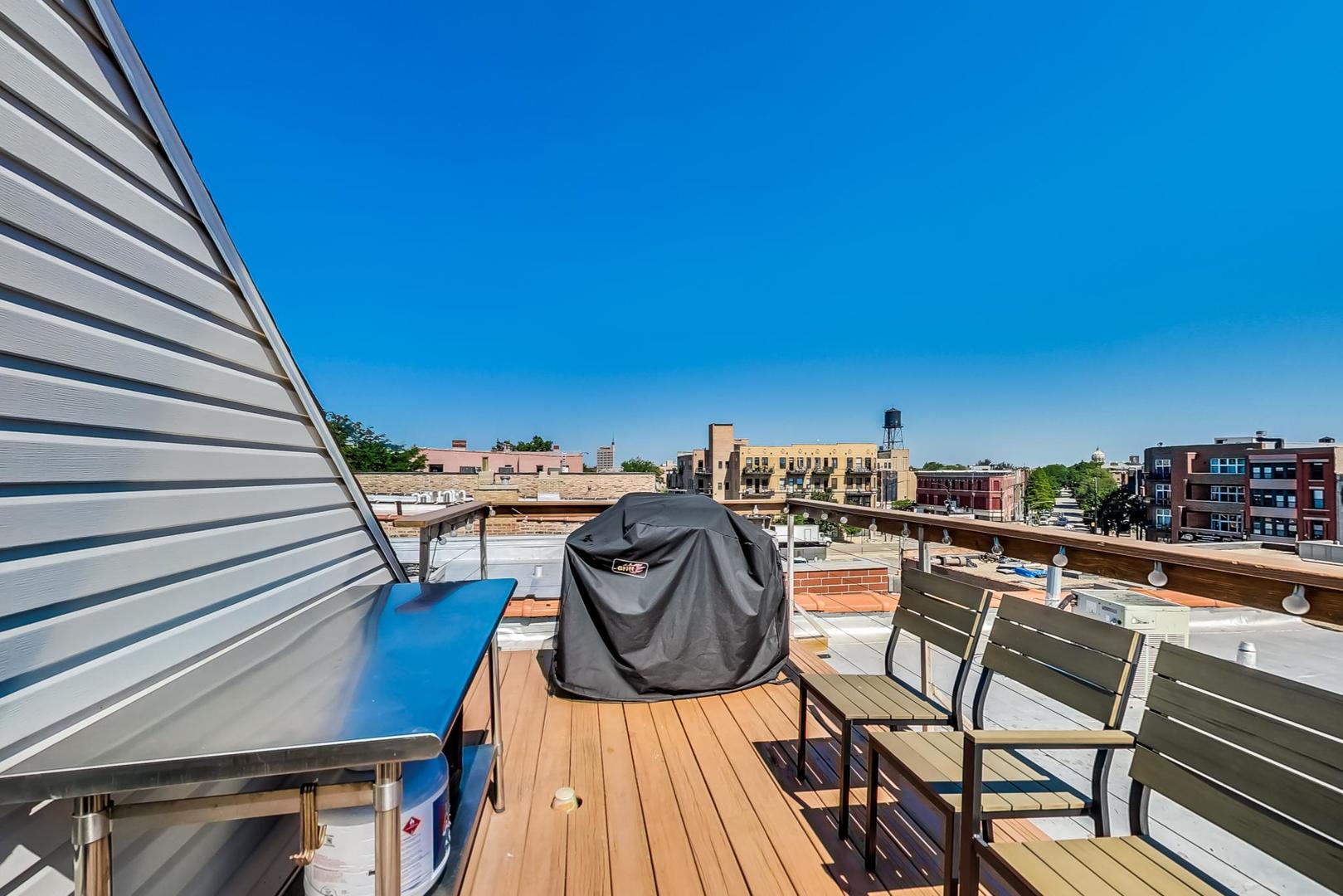 1317 N Wicker Park Avenue Unit: 2F