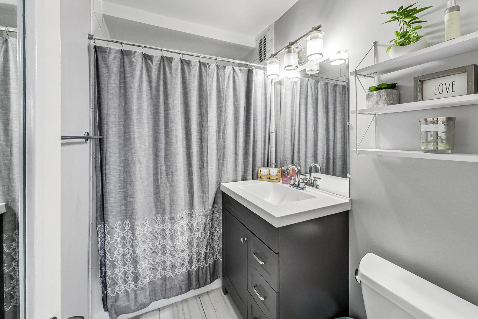 3410 N Lake Shore Drive Unit: 3D