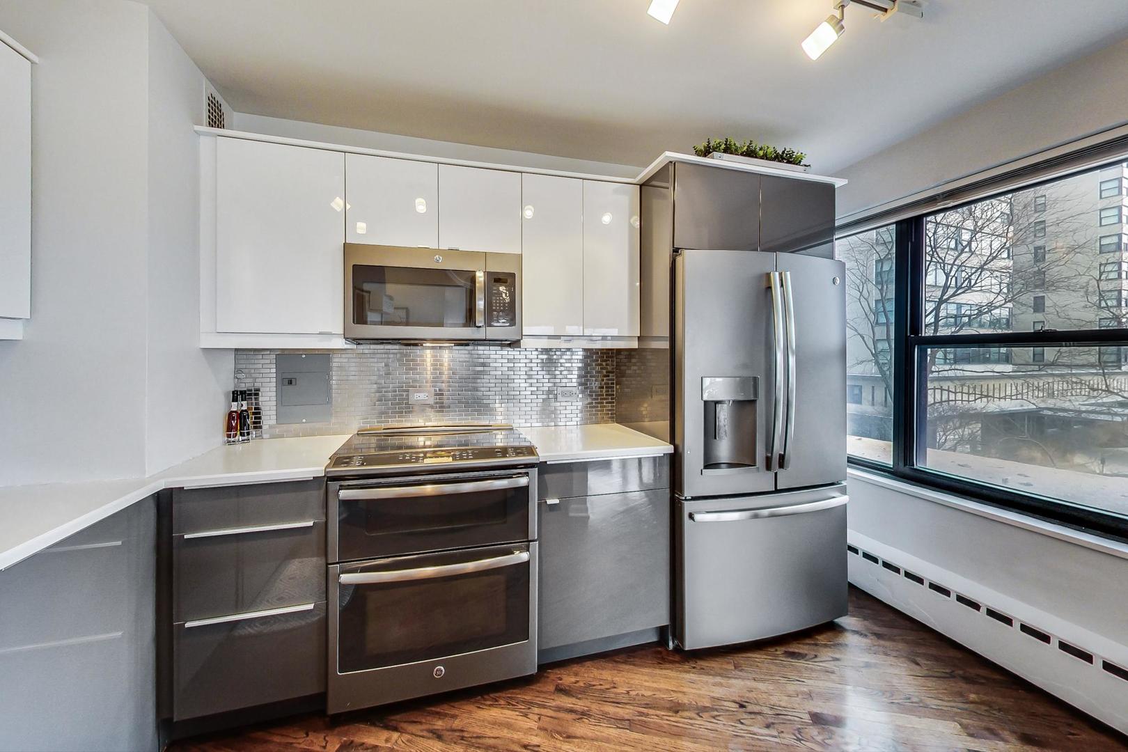 3410 N Lake Shore Drive Unit: 3D