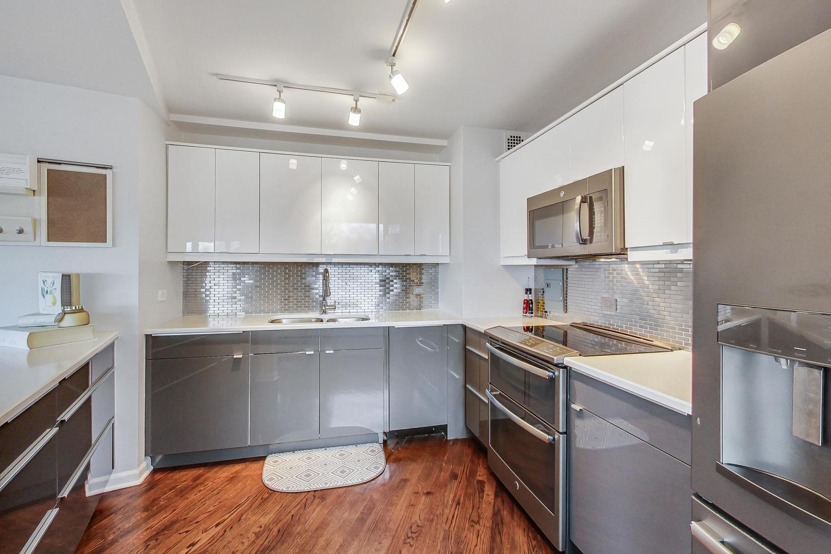 3410 N Lake Shore Drive Unit: 3D