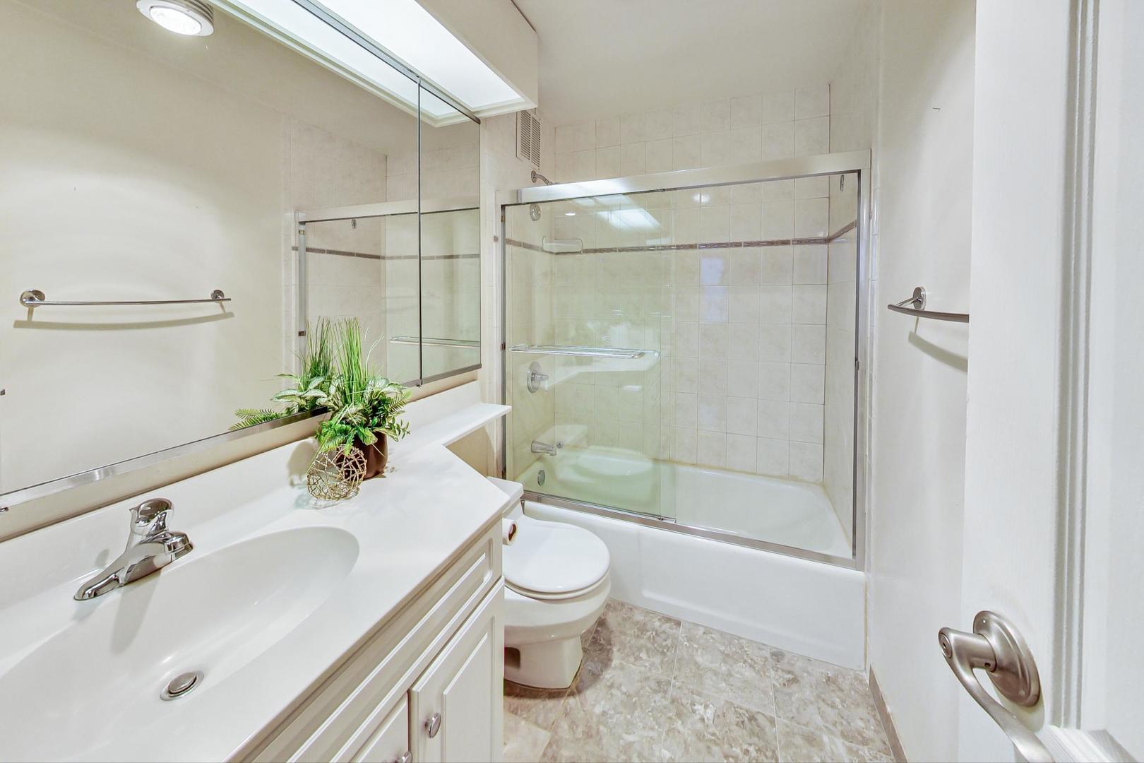155 N HARBOR Drive Unit: 1204