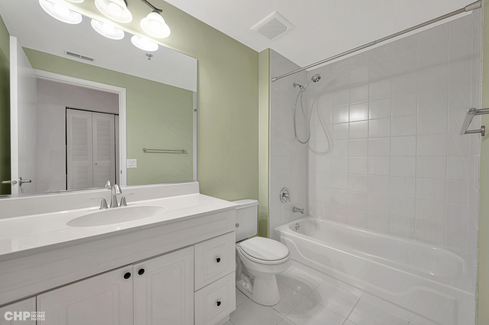 1735 W Diversey Parkway Unit: 209