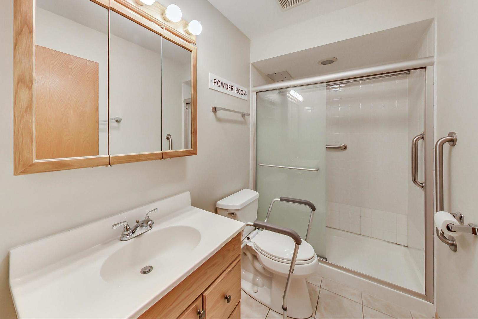 6466 N Northwest Highway Unit: C1