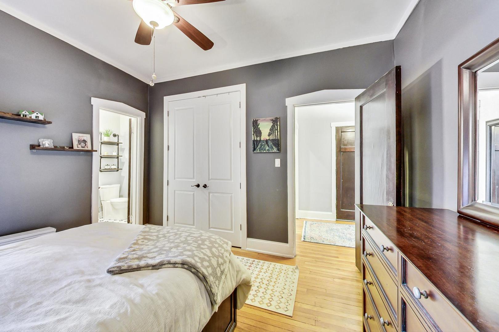 742 W Bittersweet Place Unit: 2W