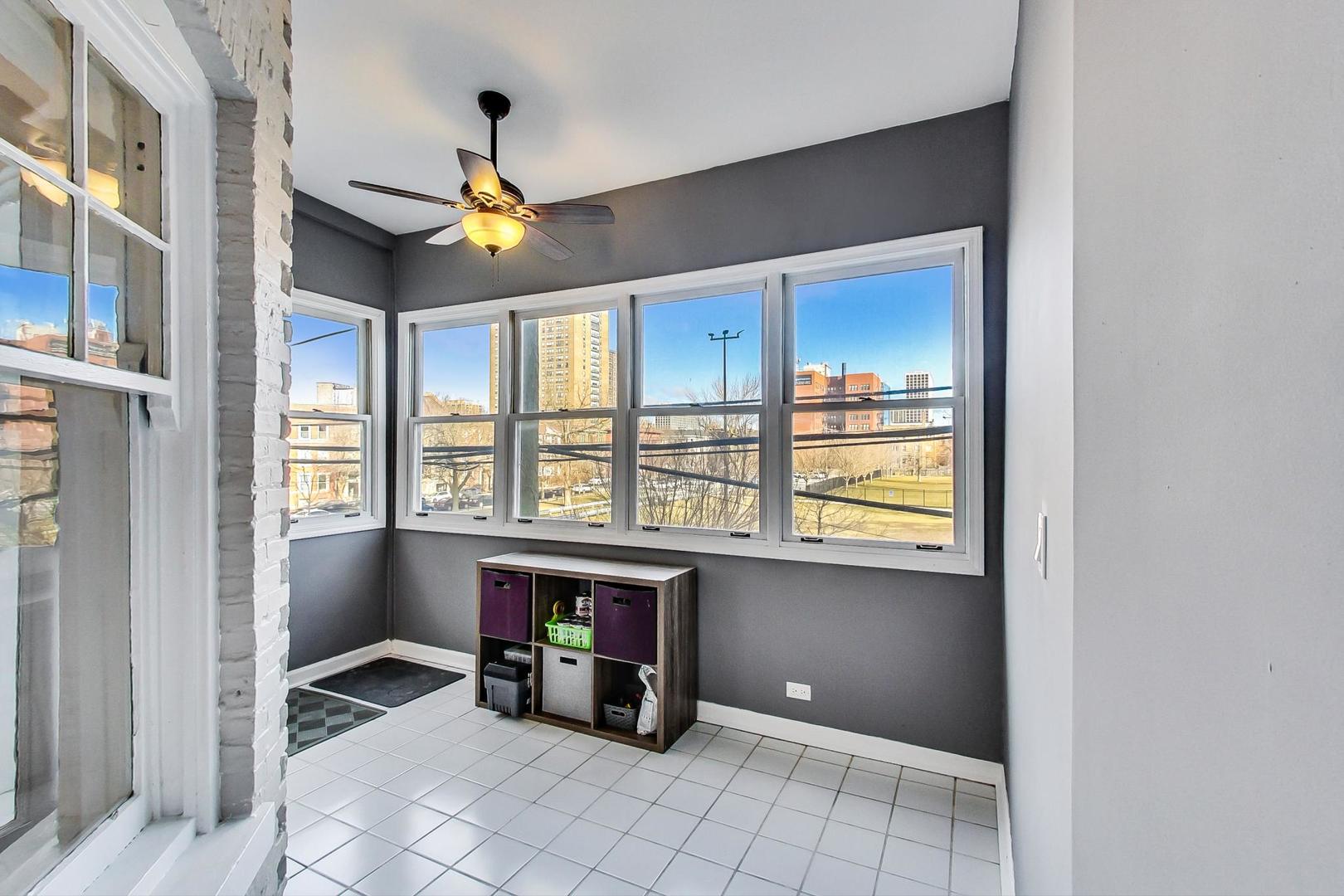 742 W Bittersweet Place Unit: 2W