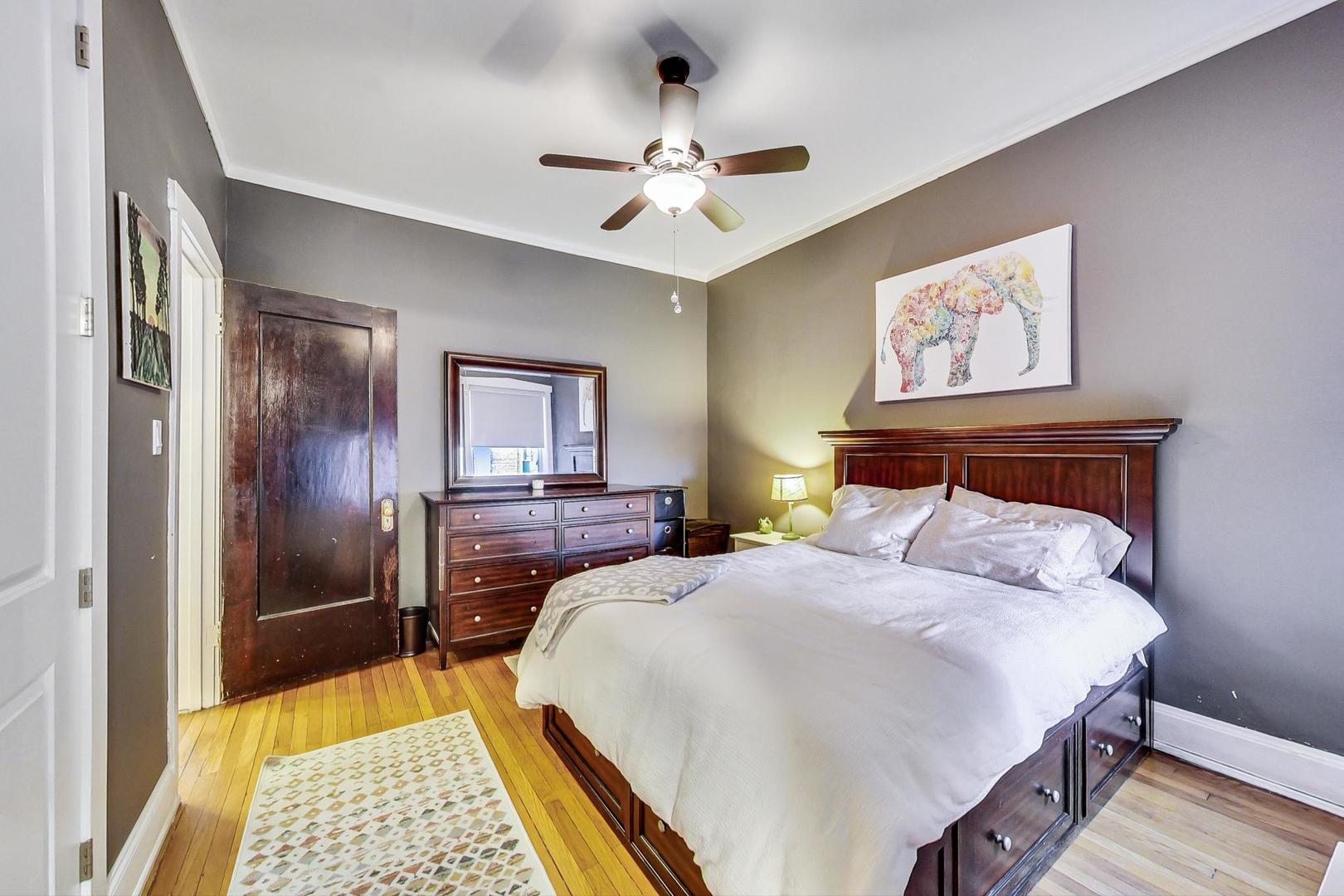 742 W Bittersweet Place Unit: 2W