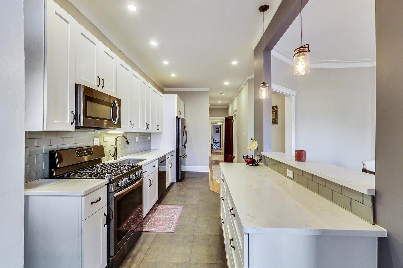 742 W Bittersweet Place Unit: 2W