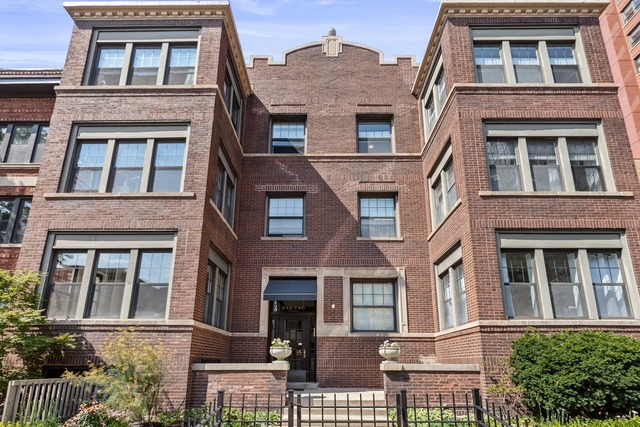 742 W Bittersweet Place Unit: 2W