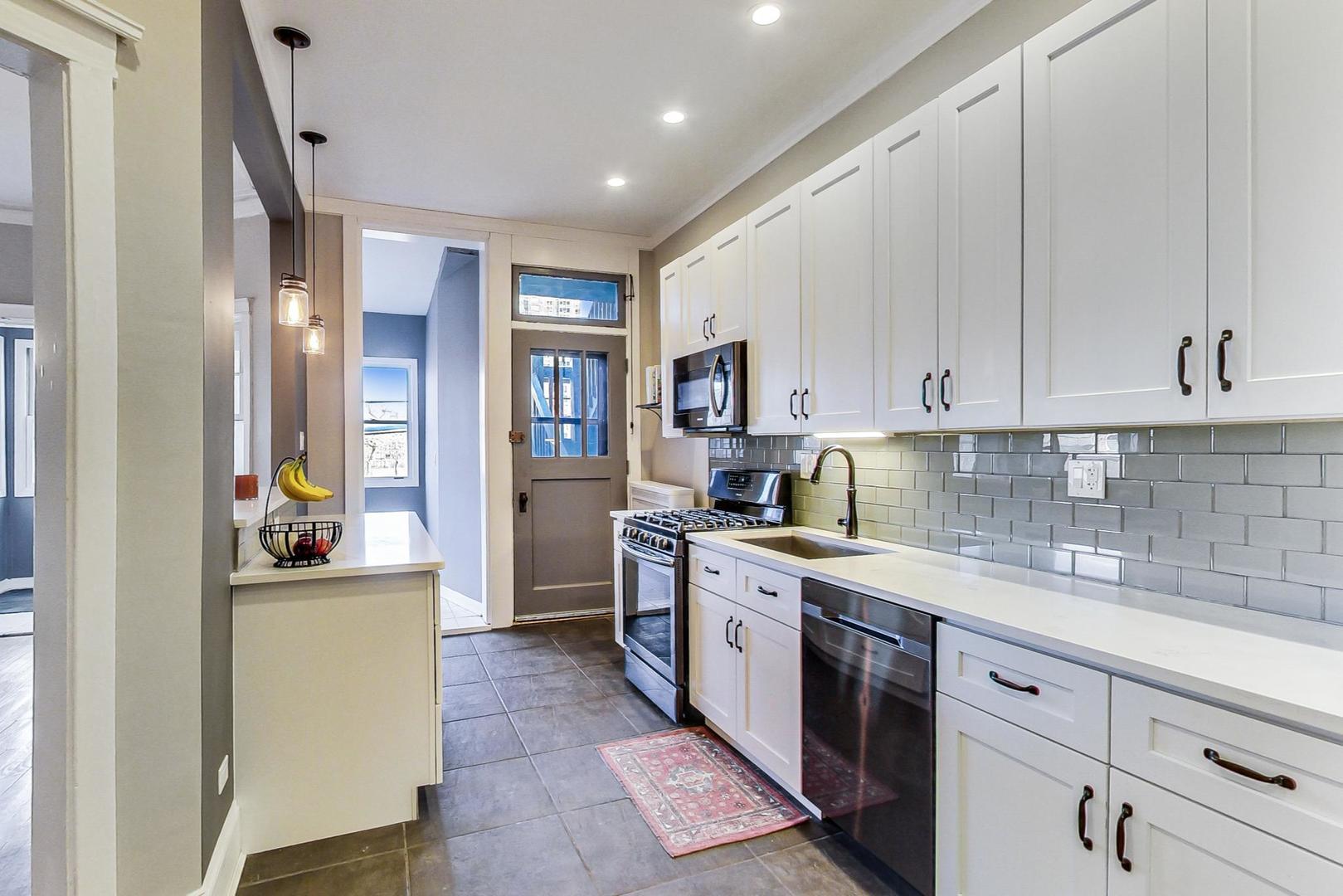 742 W Bittersweet Place Unit: 2W
