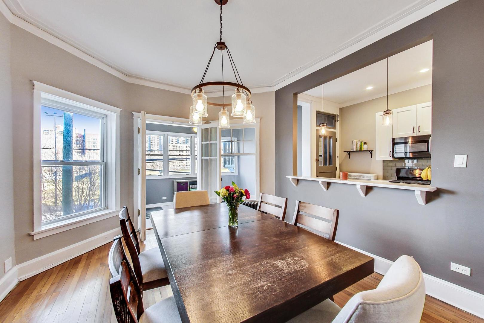 742 W Bittersweet Place Unit: 2W