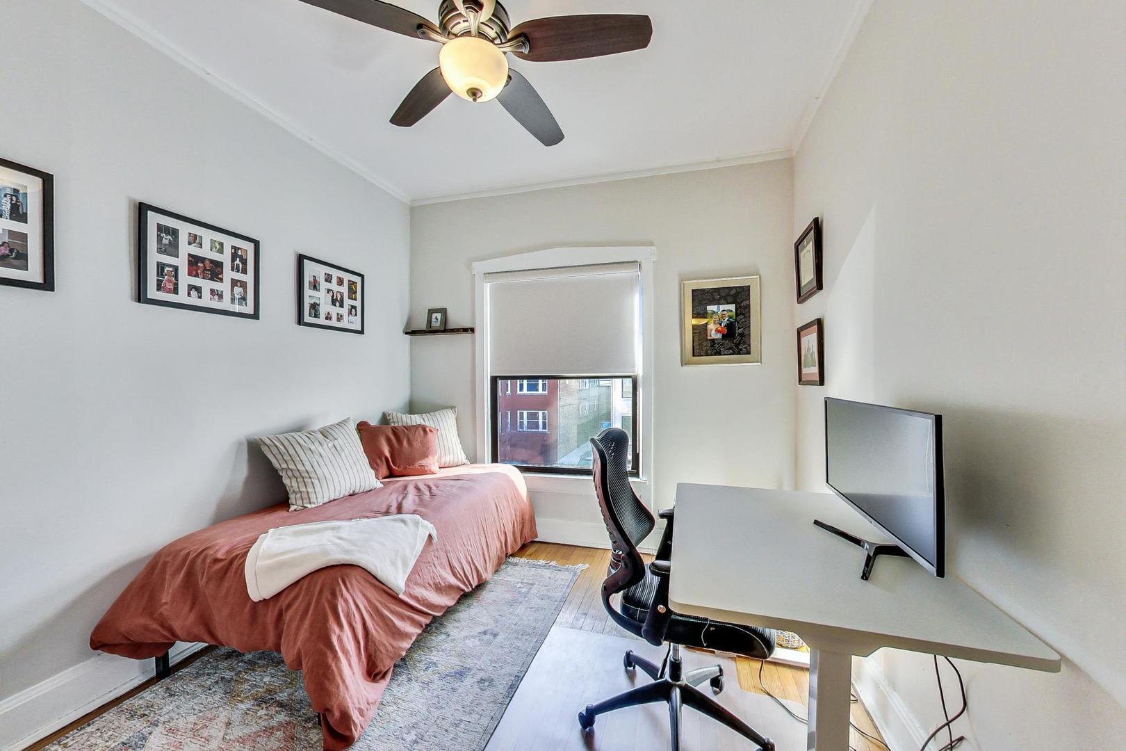 742 W Bittersweet Place Unit: 2W