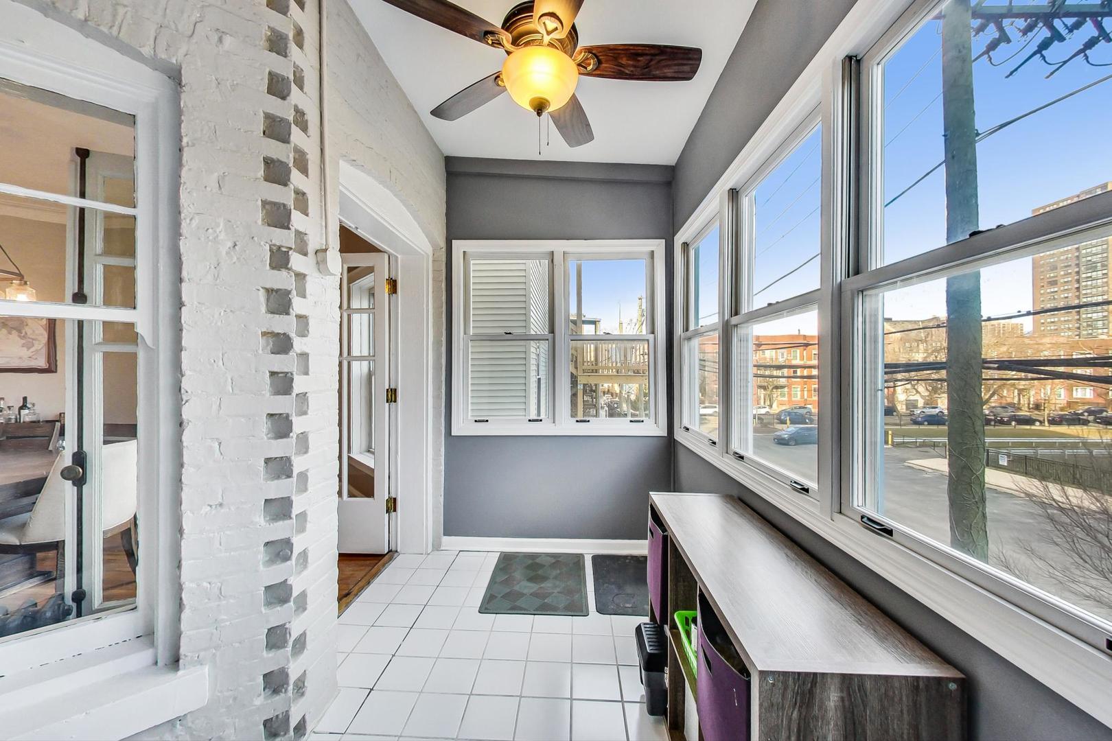 742 W Bittersweet Place Unit: 2W
