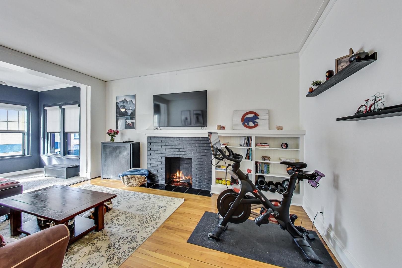 742 W Bittersweet Place Unit: 2W