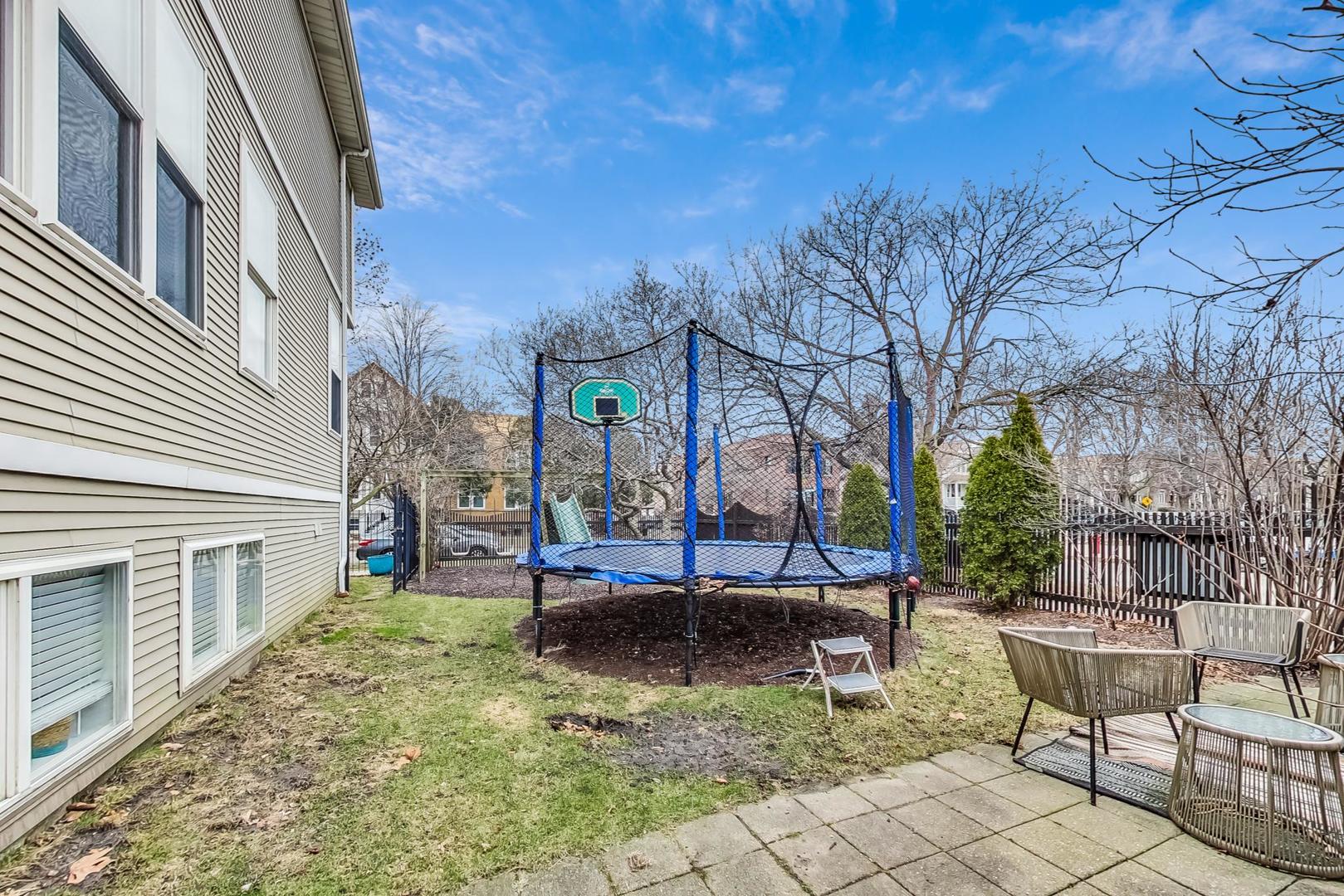 2115 W CORNELIA Avenue