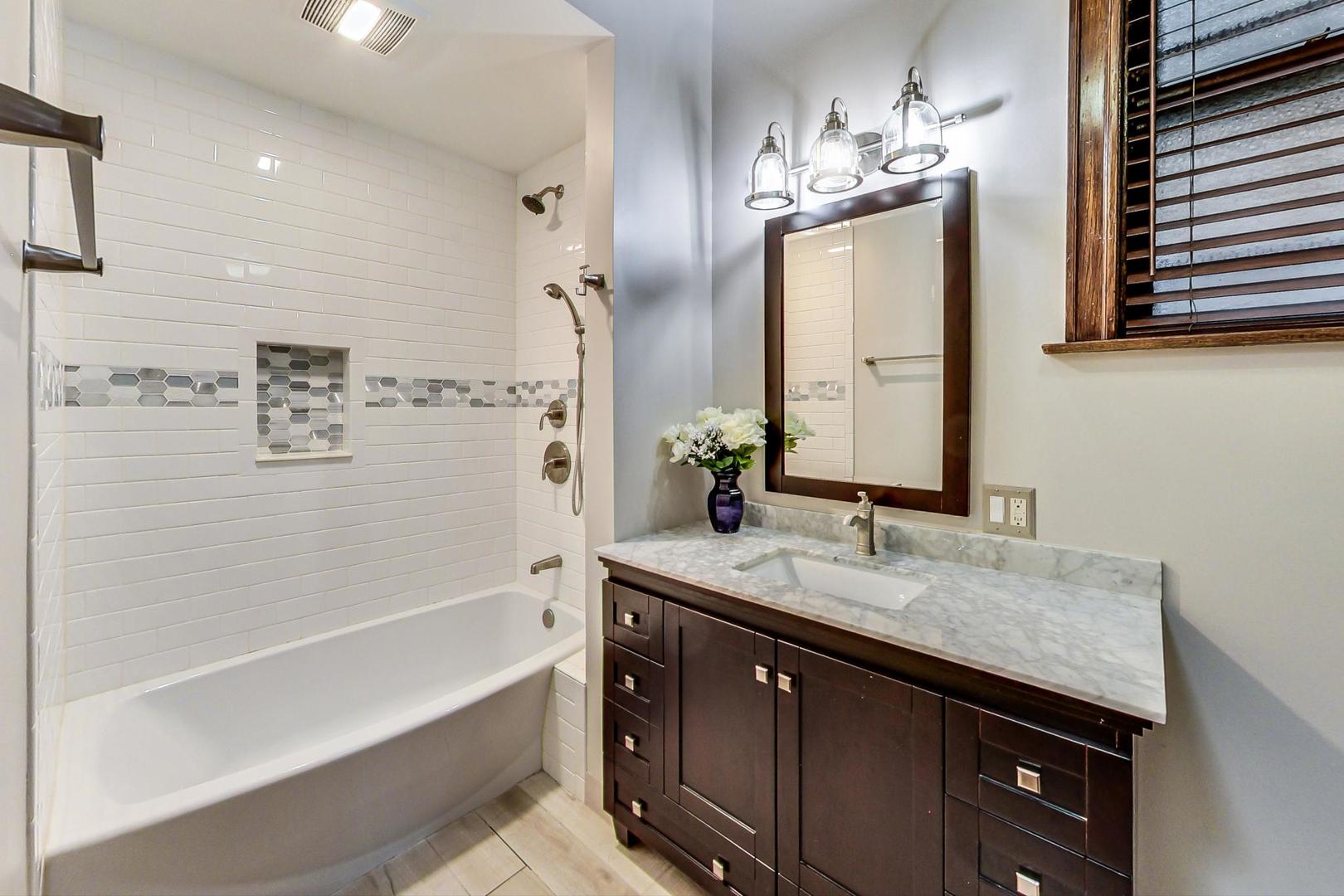3714 N FREMONT Street Unit: 1