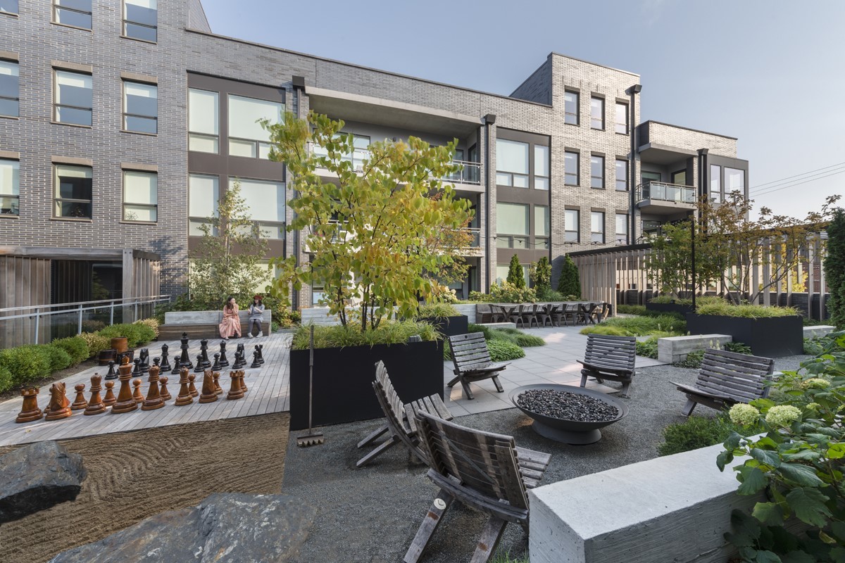 2633 N HERMITAGE Avenue Unit: 101