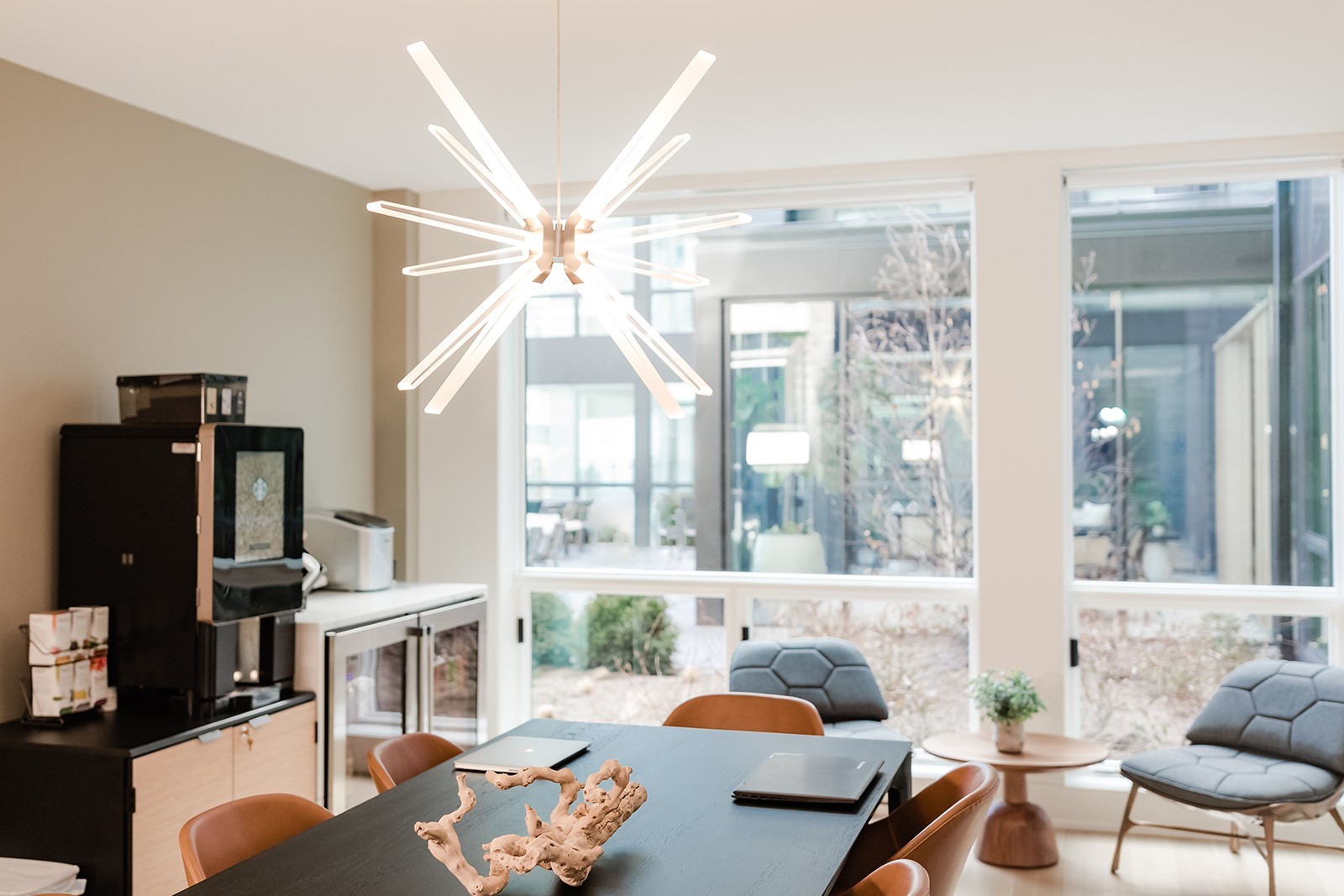 2633 N HERMITAGE Avenue Unit: 101