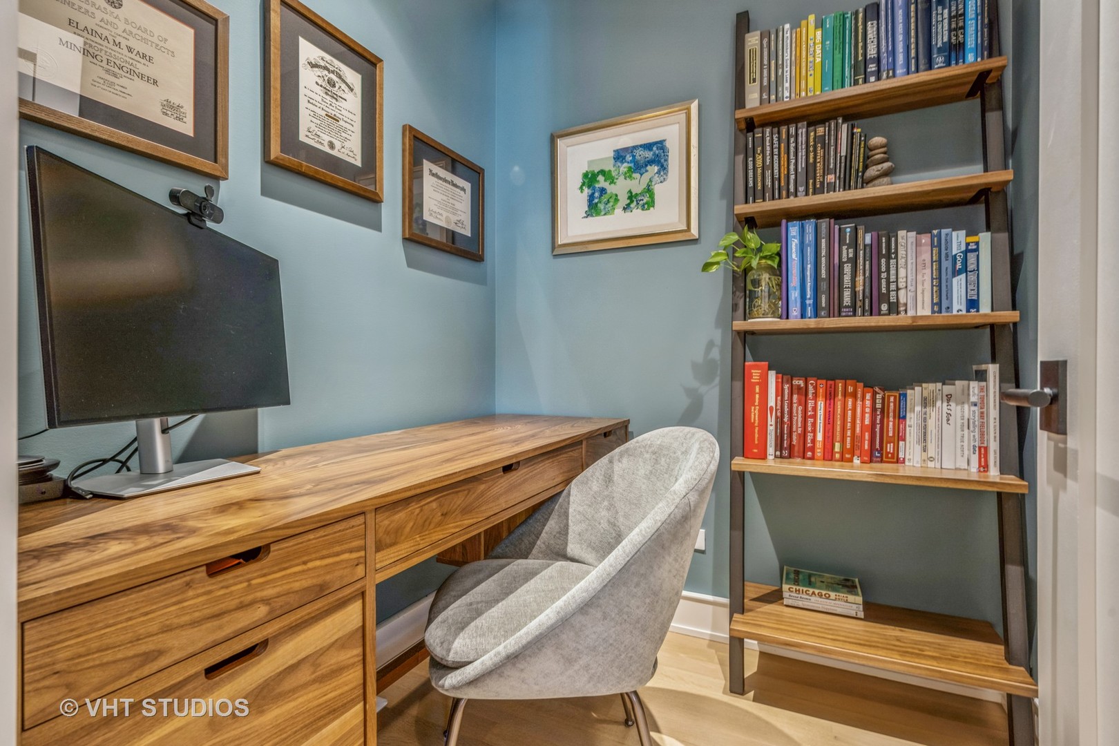 2633 N HERMITAGE Avenue Unit: 101