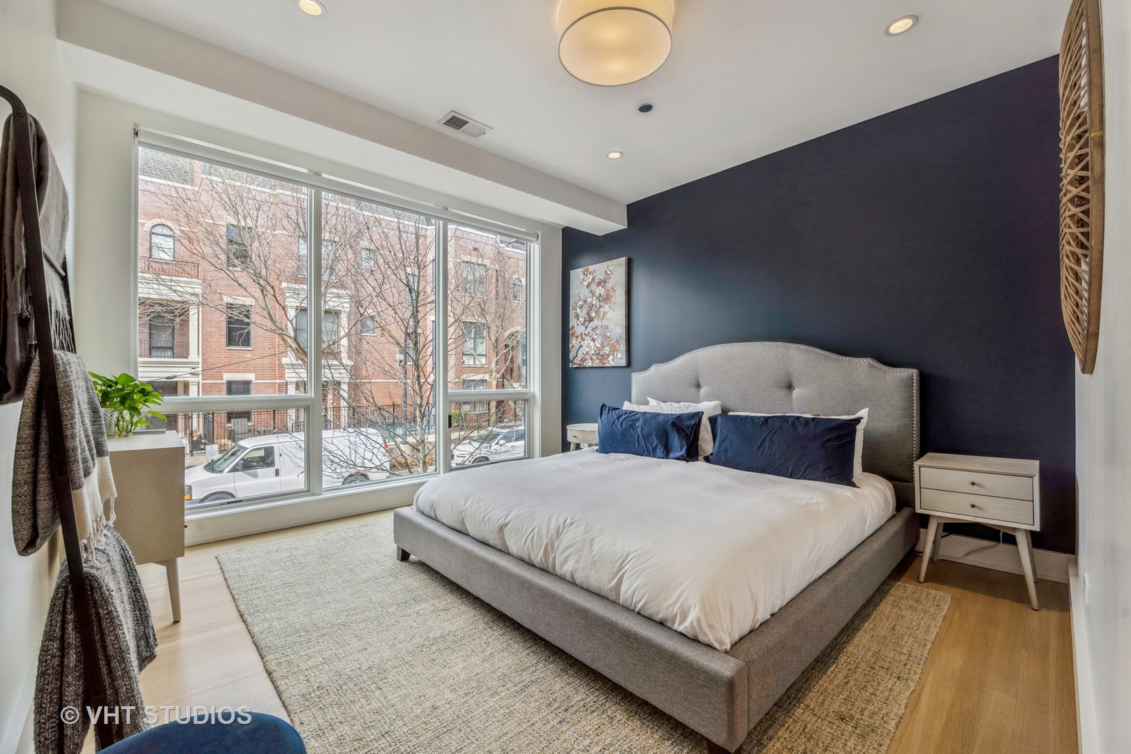 2633 N HERMITAGE Avenue Unit: 101