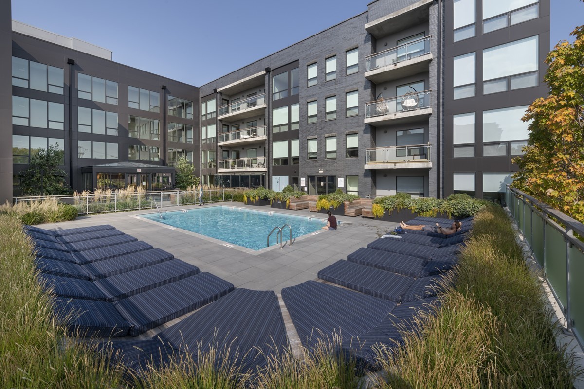 2633 N HERMITAGE Avenue Unit: 101