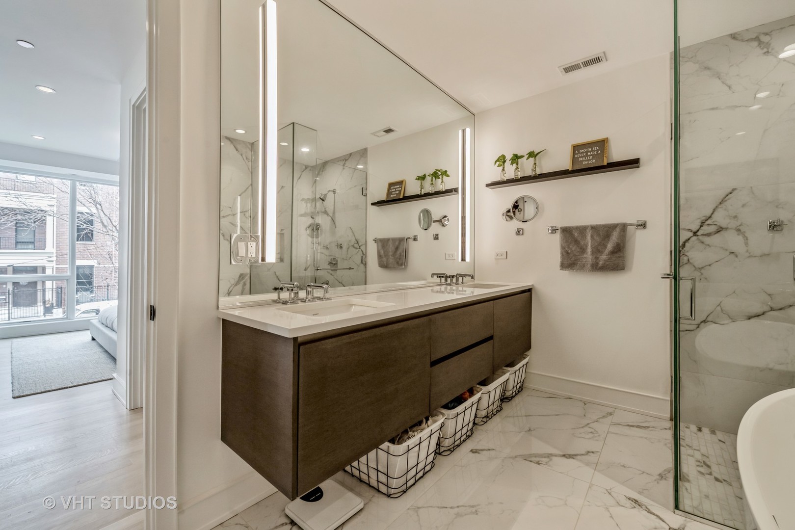 2633 N HERMITAGE Avenue Unit: 101