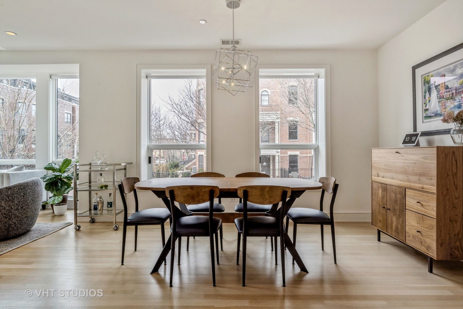 2633 N HERMITAGE Avenue Unit: 101