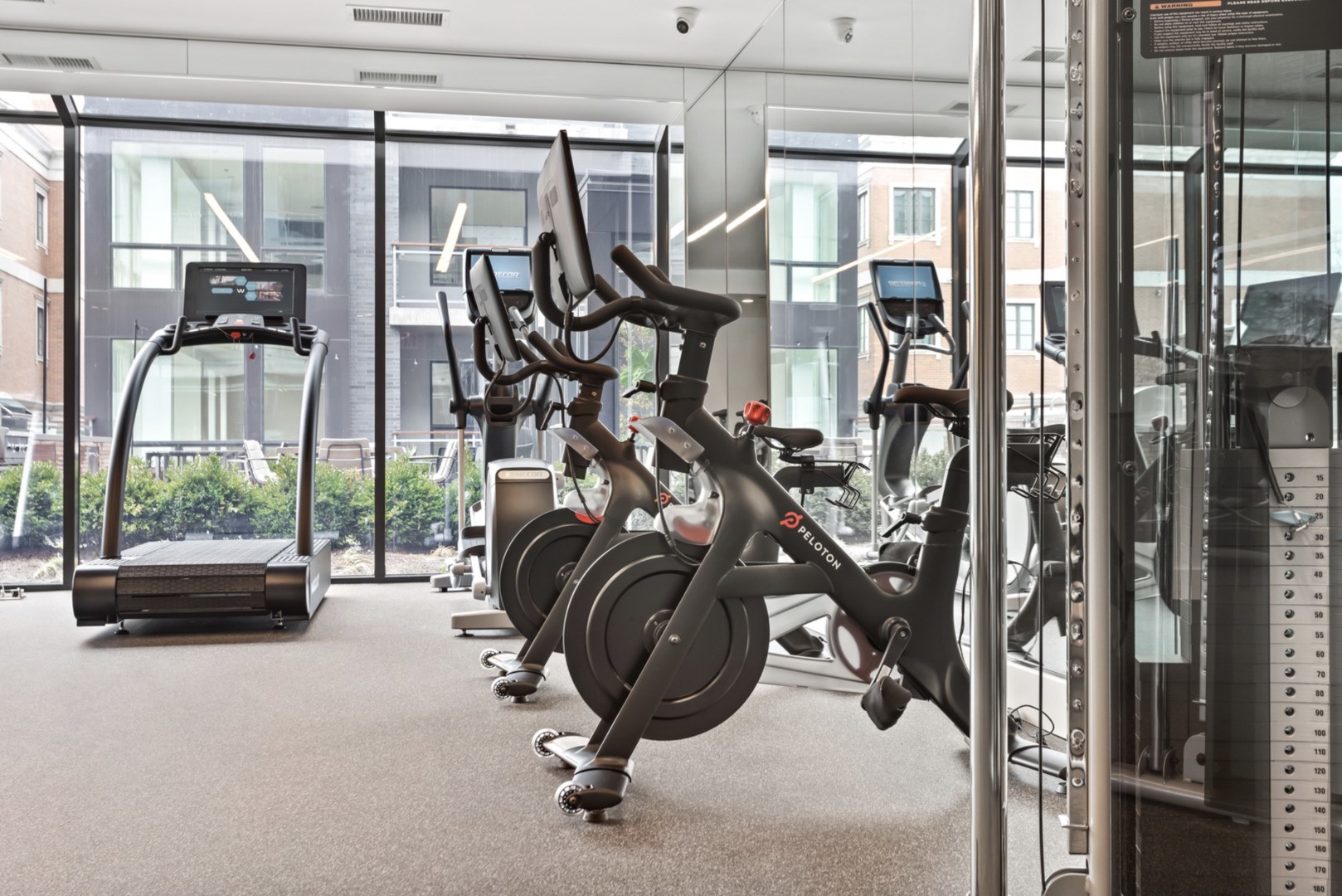 2633 N HERMITAGE Avenue Unit: 101