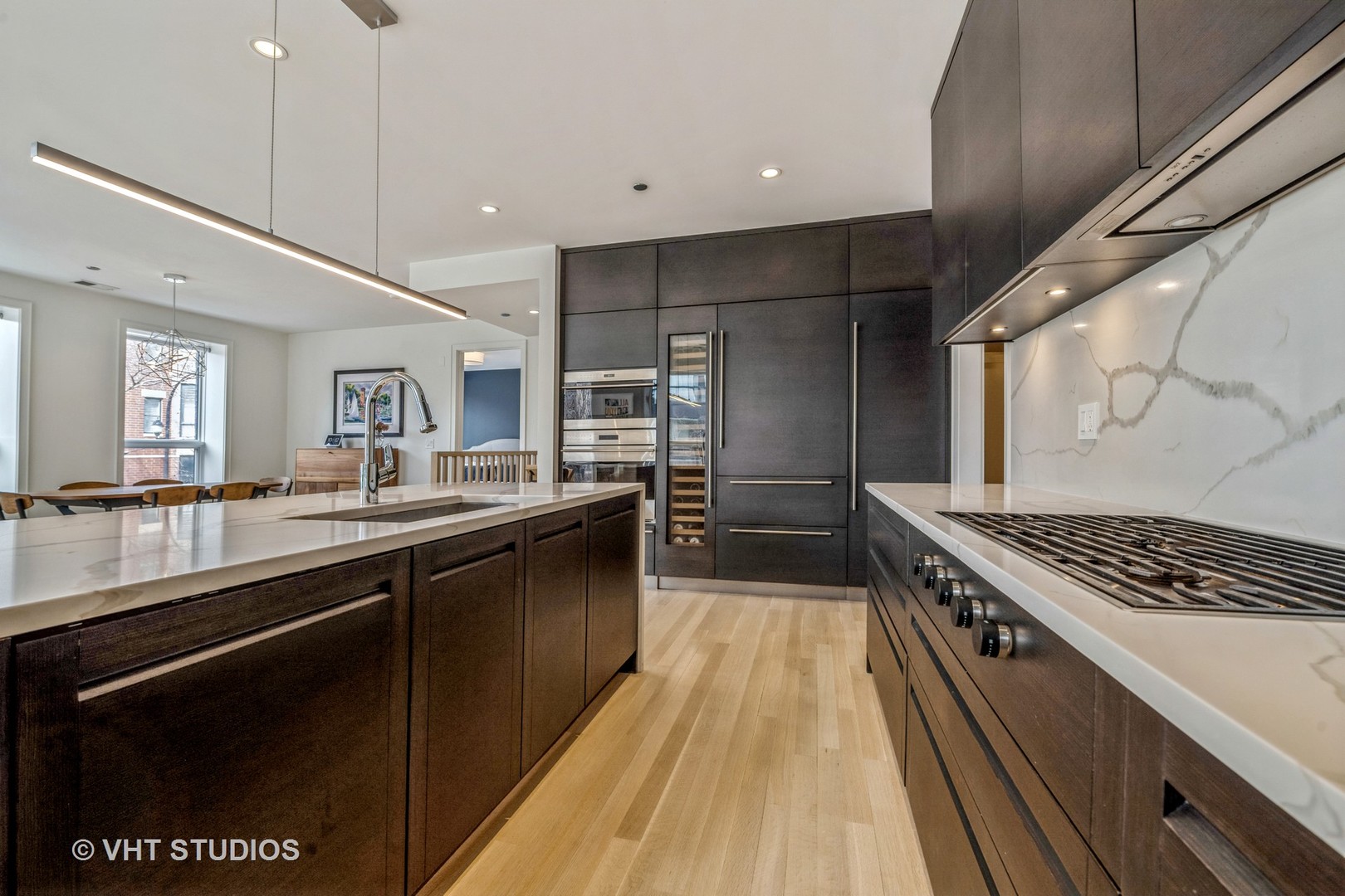 2633 N HERMITAGE Avenue Unit: 101