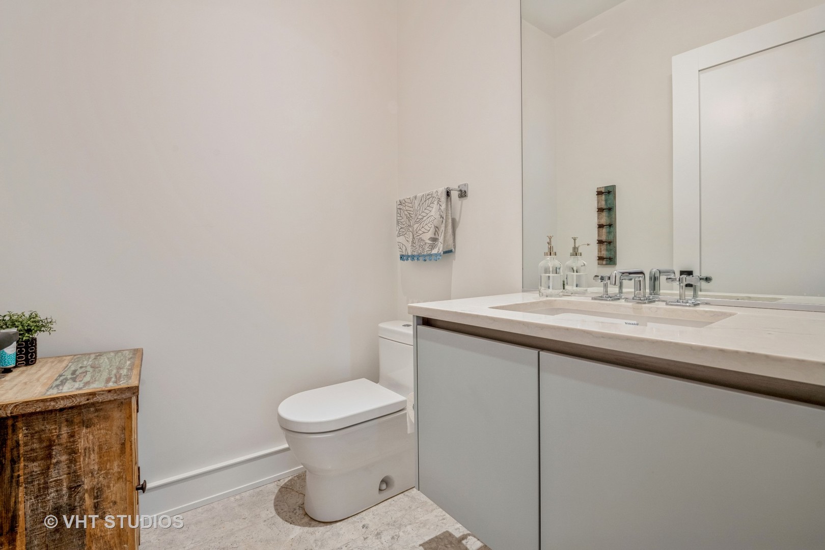 2633 N HERMITAGE Avenue Unit: 101
