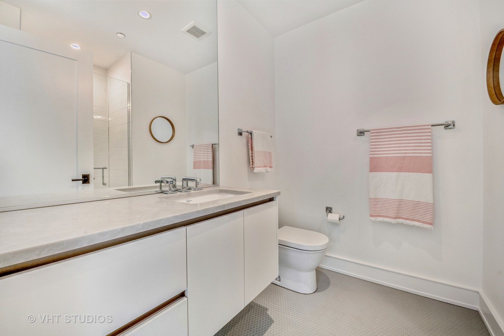 2633 N HERMITAGE Avenue Unit: 101
