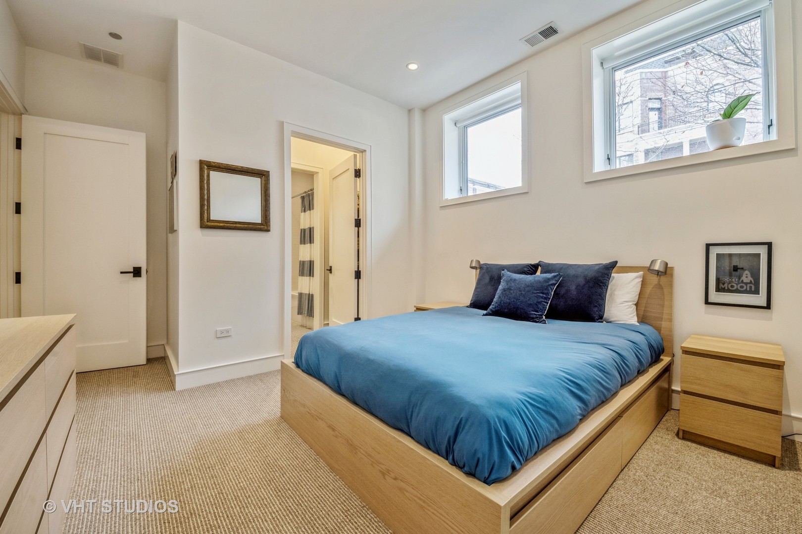 2633 N HERMITAGE Avenue Unit: 101