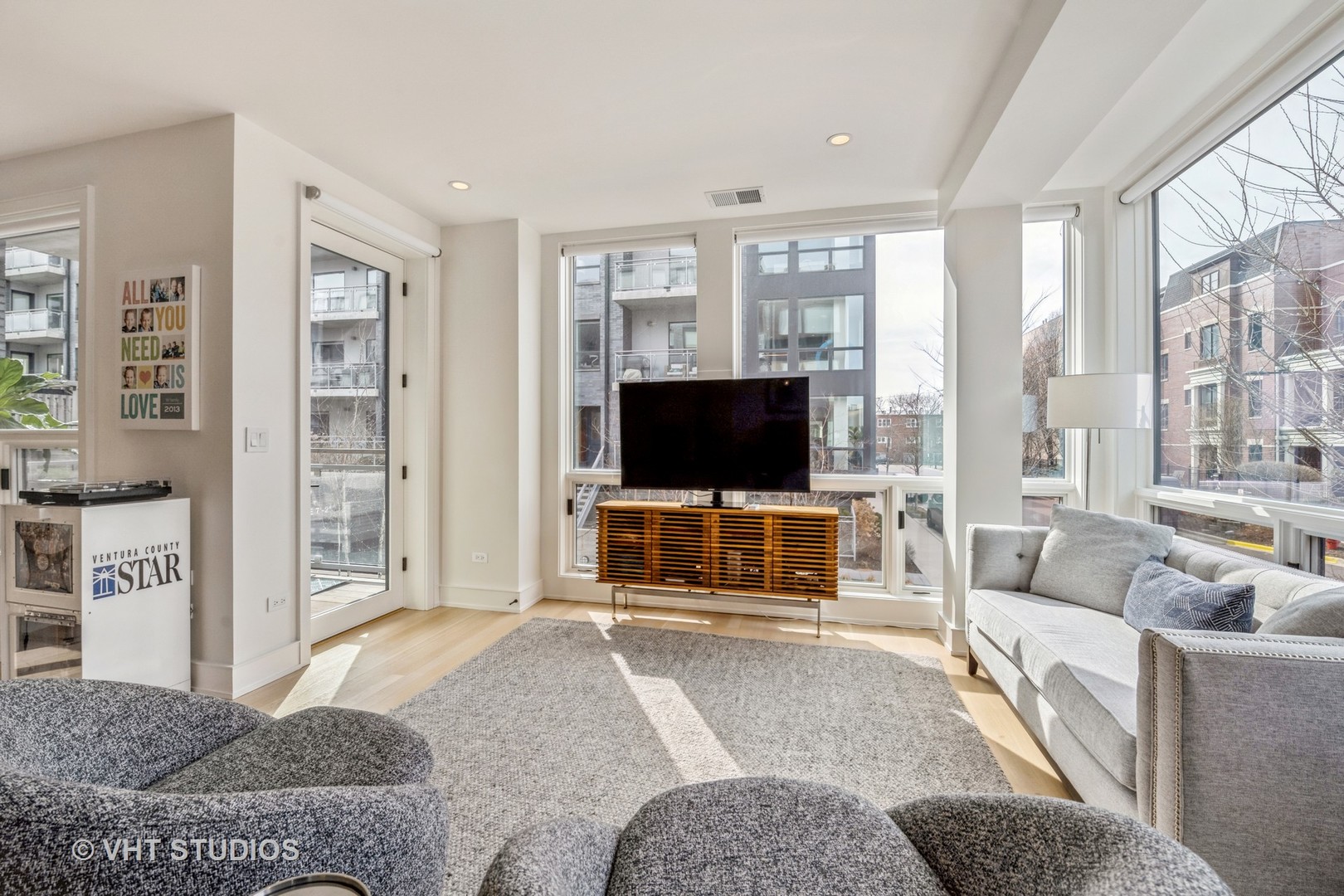 2633 N HERMITAGE Avenue Unit: 101