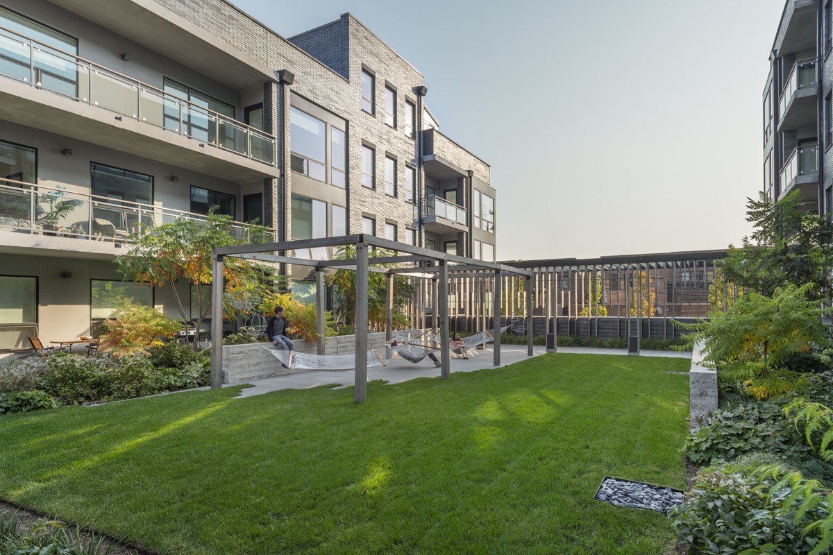2633 N HERMITAGE Avenue Unit: 101